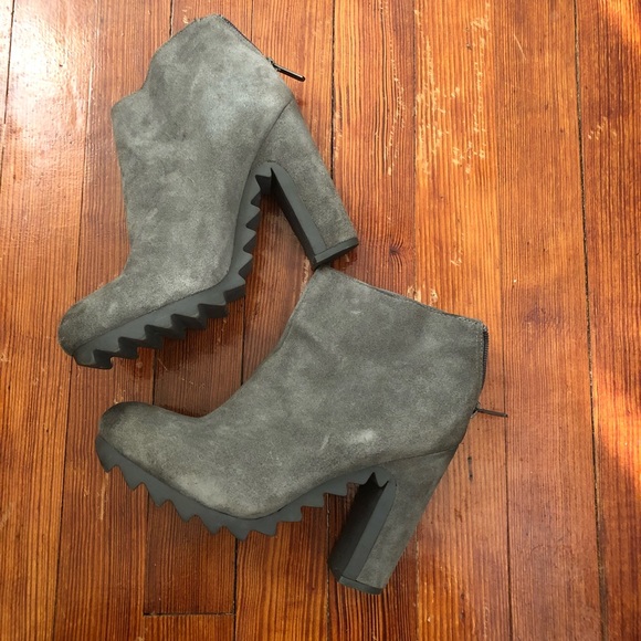 Circus by Sam Edelman Grey suede bootie - Picture 2 of 6